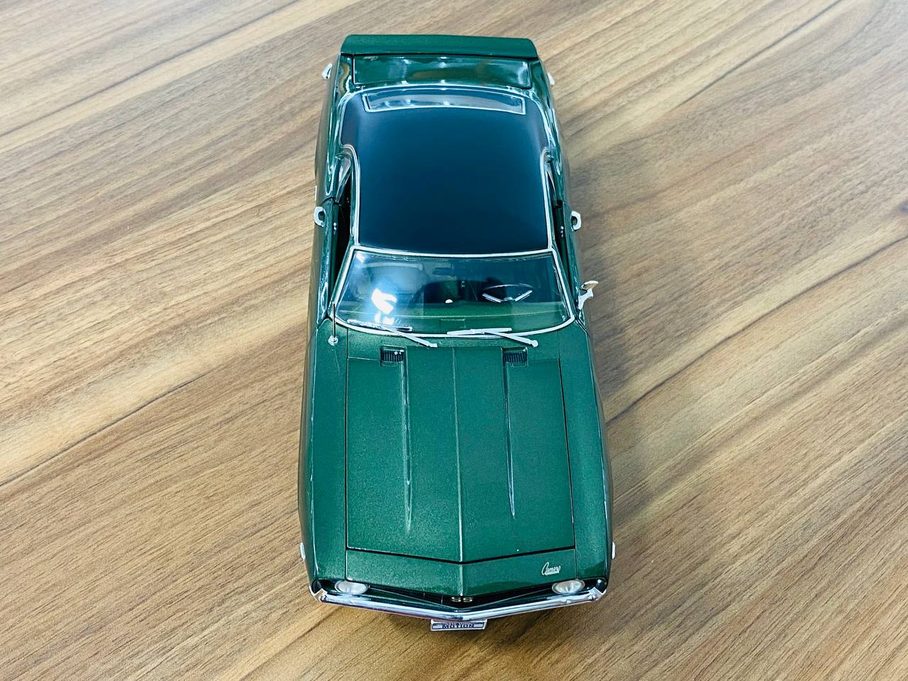 1/18 Diecast Model - Highway 61 Chevrolet Camaro SS 1969 in Fathom Green, Full Opening