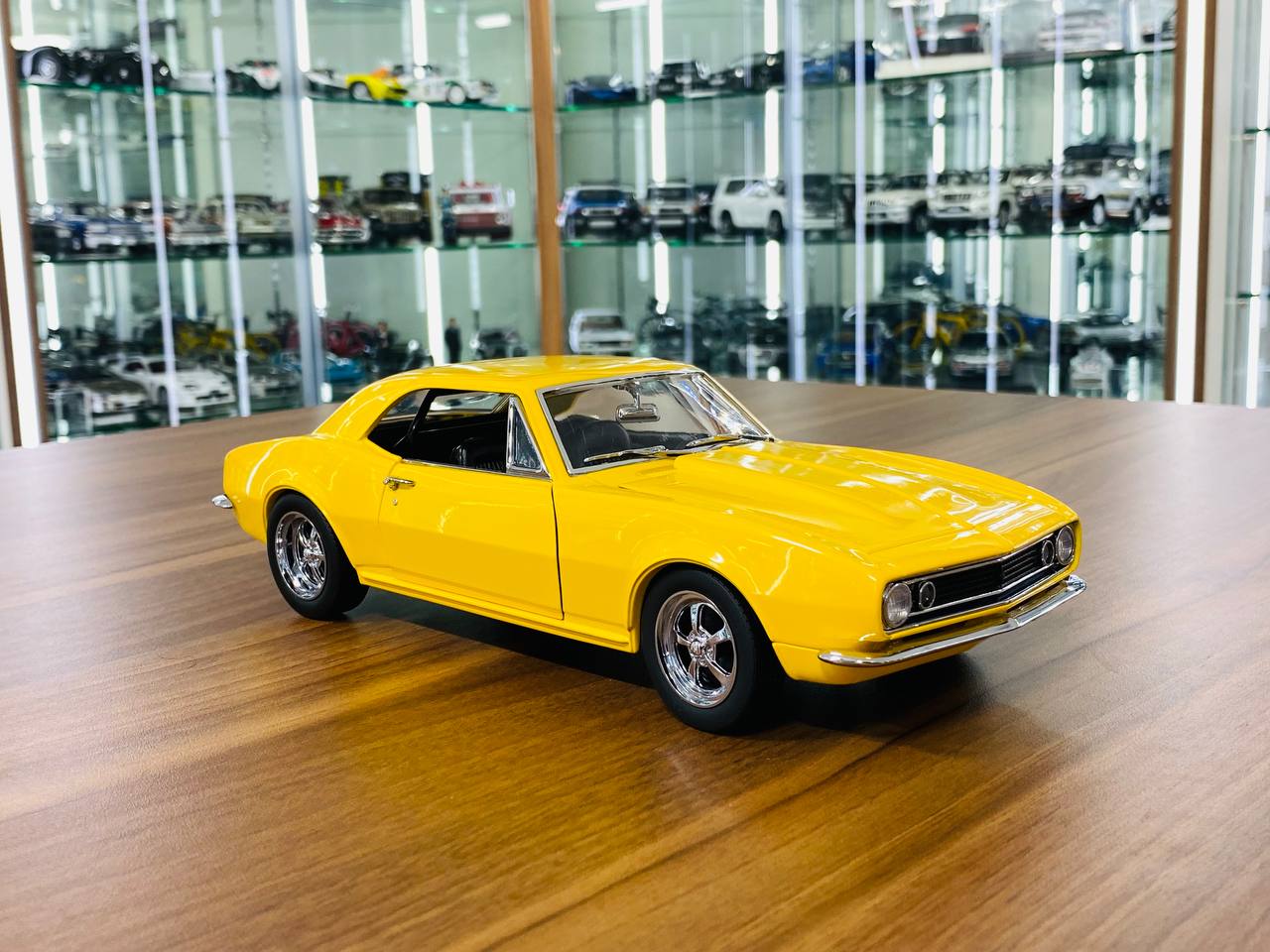 1/18 Diecast Model - ExactDetail Replicars Chevrolet Crusher Camaro 1967 in Yellow, Full Opening