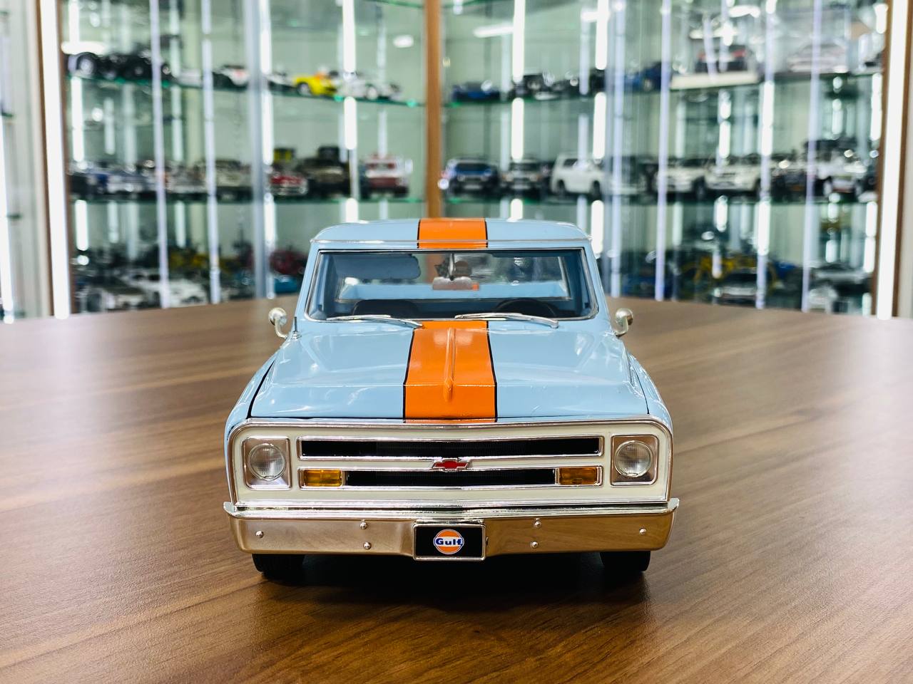 1/18 Diecast Model - ACME Chevrolet C-10 Gulf Racing 1968 in Gulf Colors, Full Opening