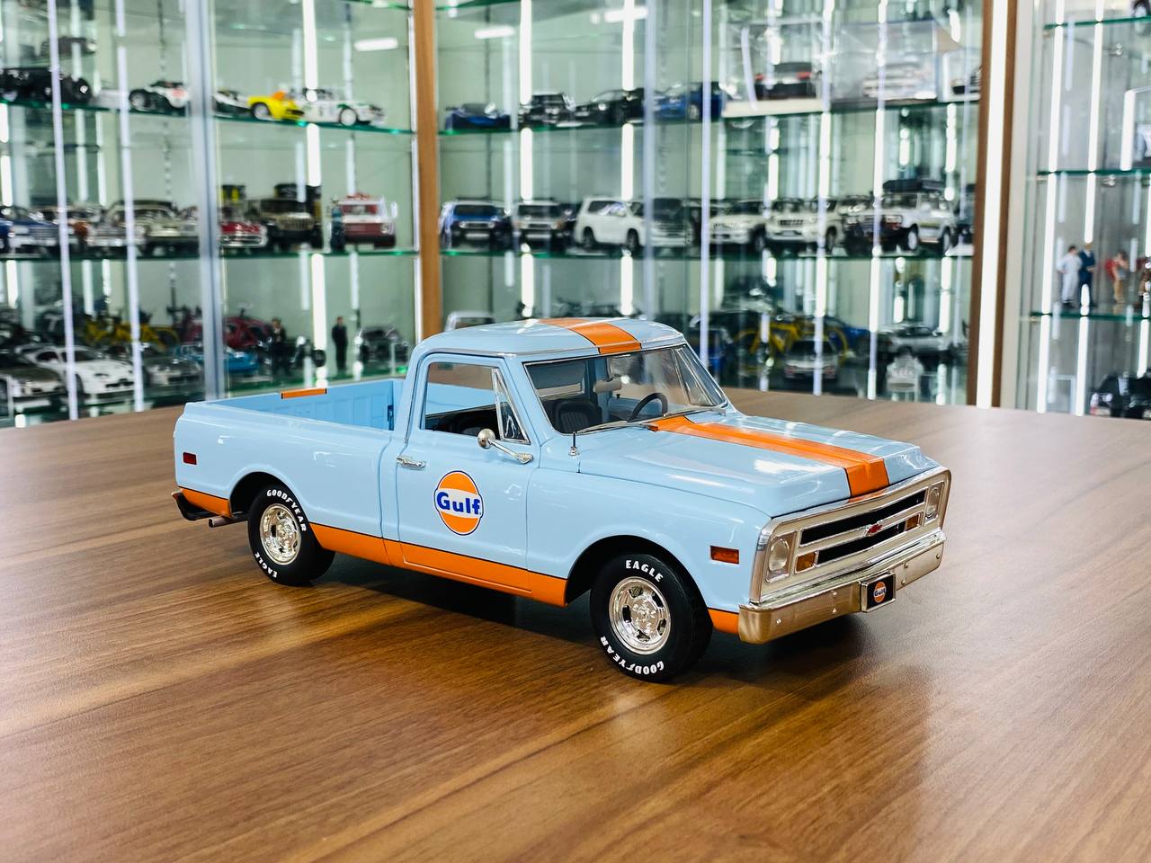 1/18 Diecast Model - ACME Chevrolet C-10 Gulf Racing 1968 in Gulf Colors, Full Opening