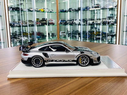 1/18 Resin Model - Davis & Giovanni Porsche 911 GT2 RS MR Manthey Racing in Silver, Limited to 38 Pieces