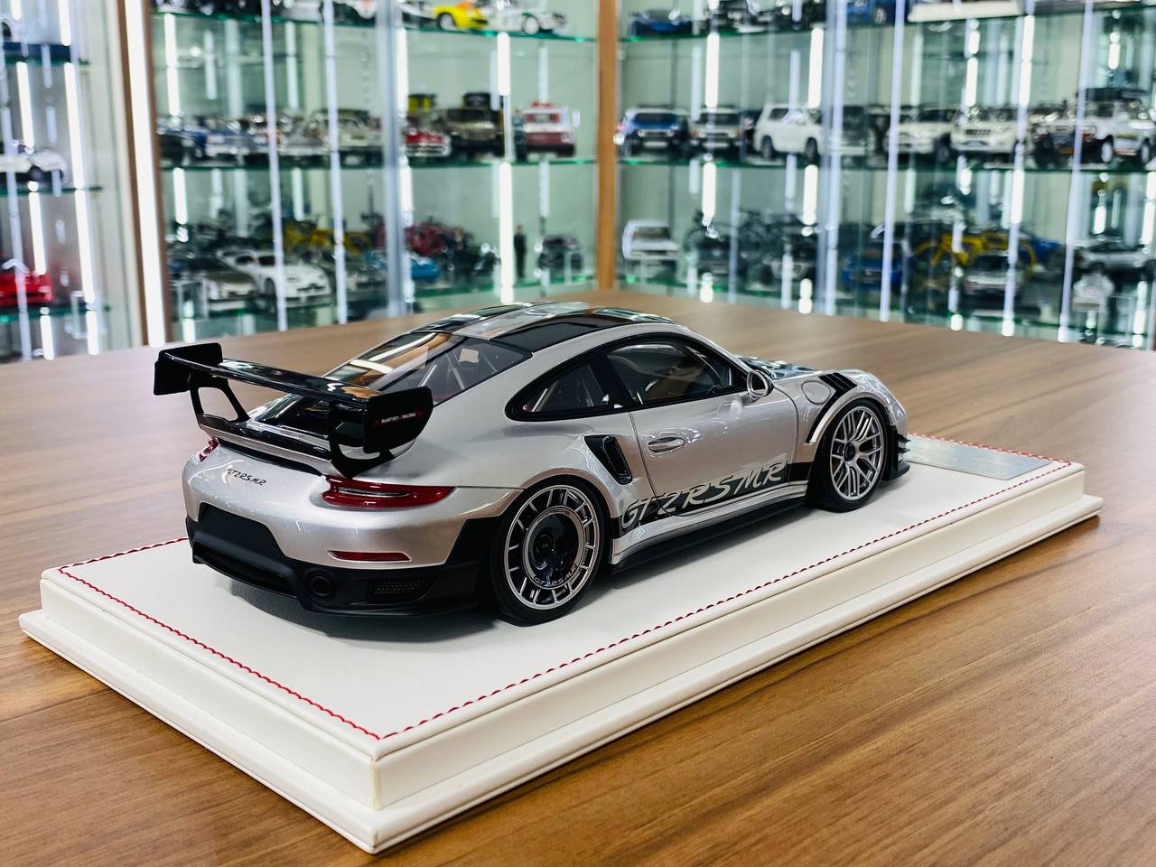 1/18 Resin Model - Davis & Giovanni Porsche 911 GT2 RS MR Manthey Racing in Silver, Limited to 38 Pieces