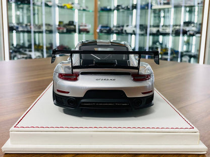 1/18 Resin Model - Davis & Giovanni Porsche 911 GT2 RS MR Manthey Racing in Silver, Limited to 38 Pieces