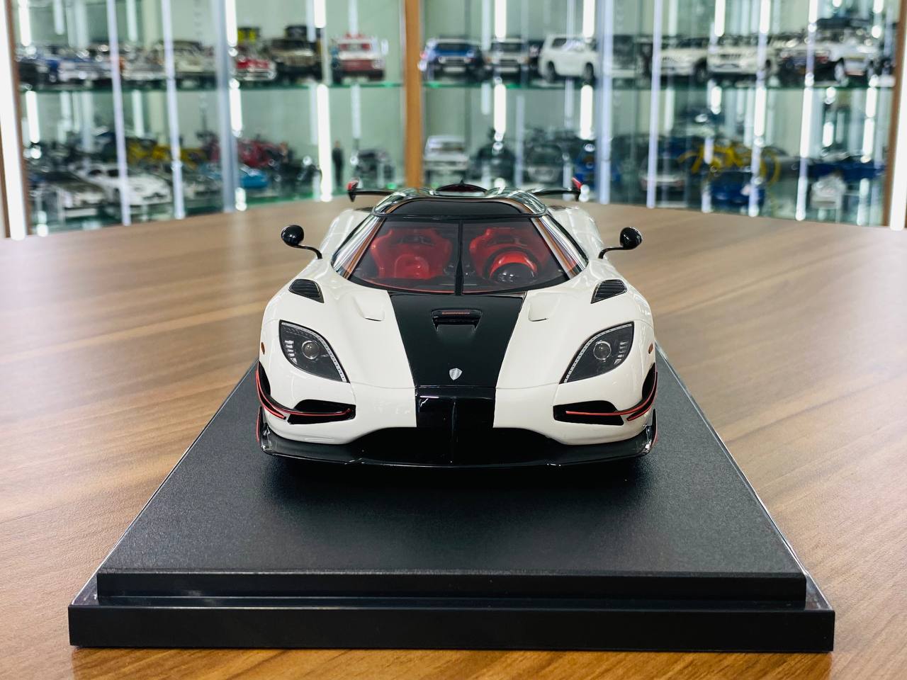 1/18 Resin Model - GT Spirit Koenigsegg AGERA RS in White with Red Interior, Limited Edition