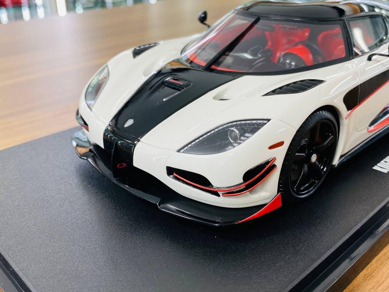 1/18 Resin Model - GT Spirit Koenigsegg AGERA RS in White with Red Interior, Limited Edition