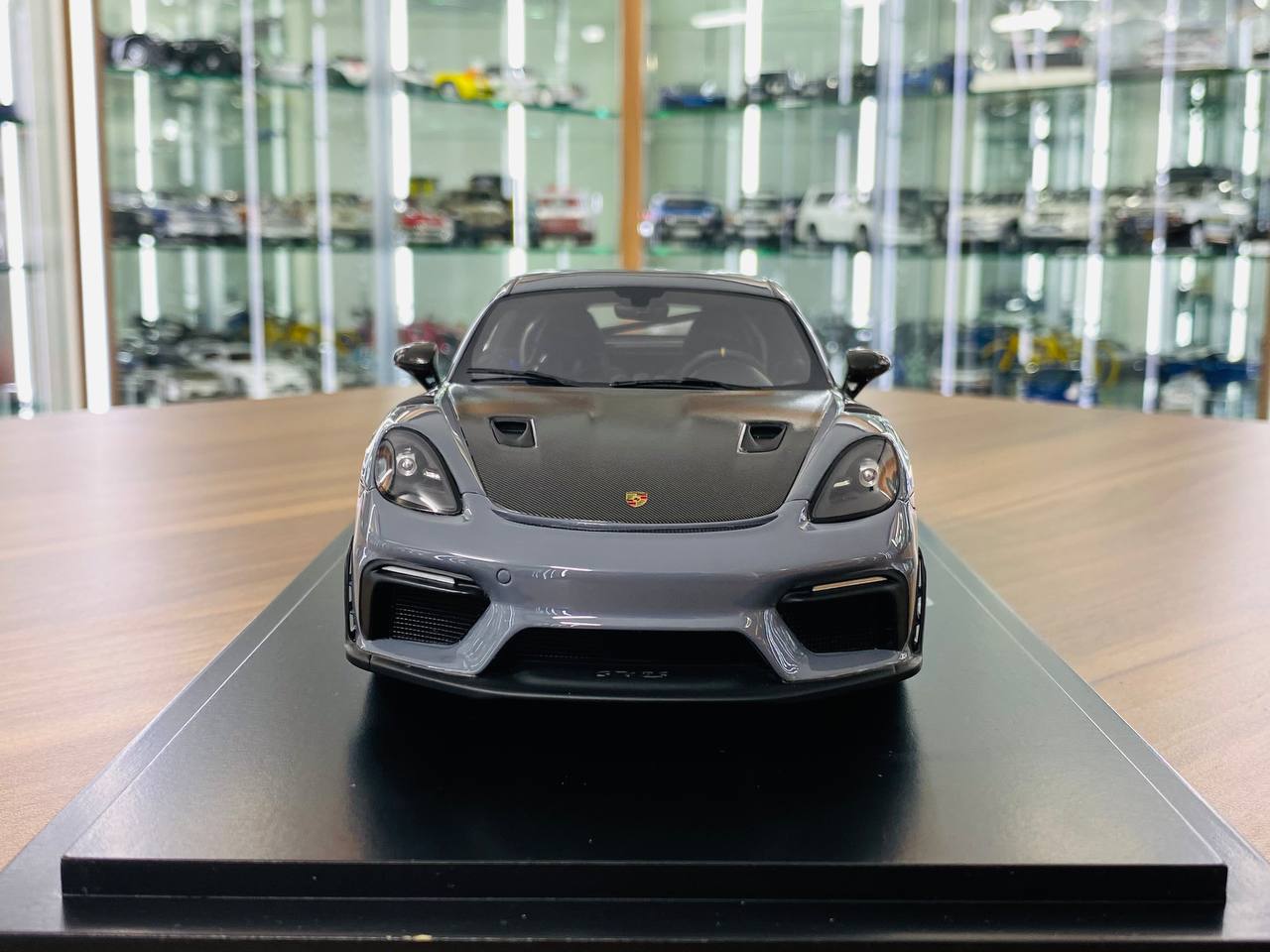 1/18 Resin Model - Spark Model Porsche 718 Cayman GT4 RS in Grey, Limited to 718 Pieces