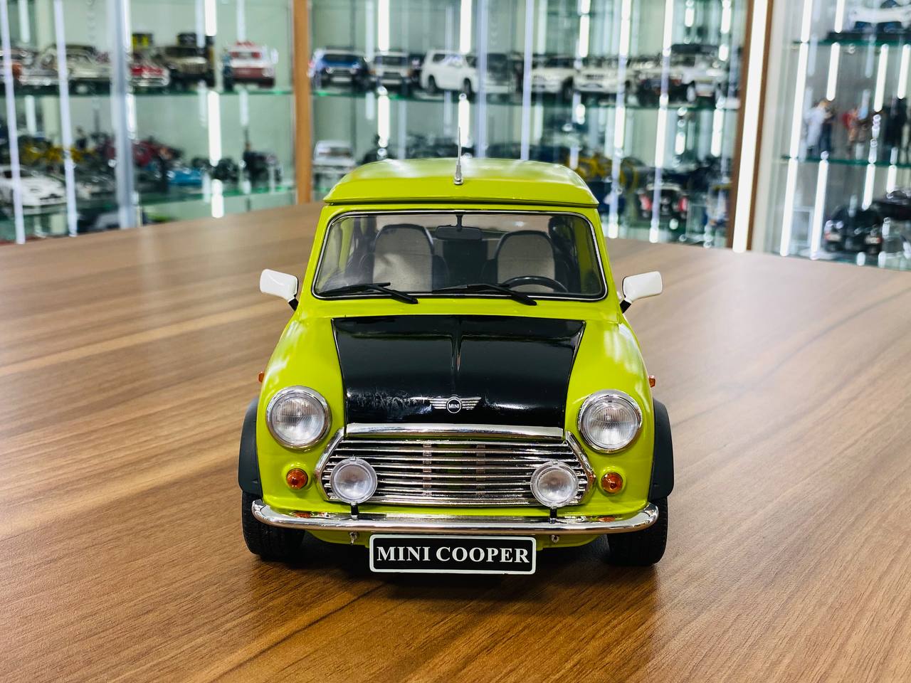 1/12 Diecast Model - Kilo Works Mr. Bean’s MINI Cooper Custom Painted (Full Opening)