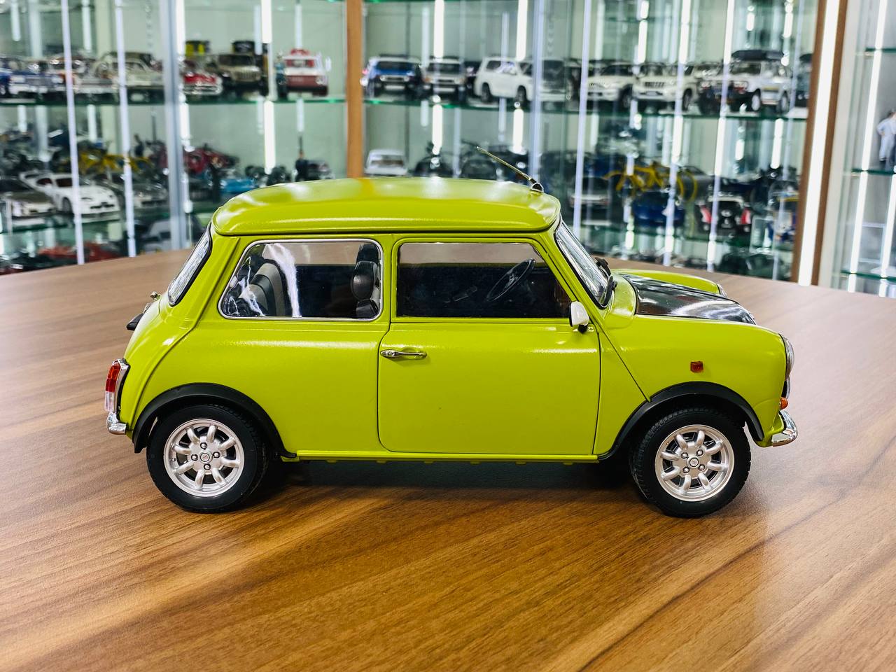 1/12 Diecast Model - Kilo Works Mr. Bean’s MINI Cooper Custom Painted (Full Opening)