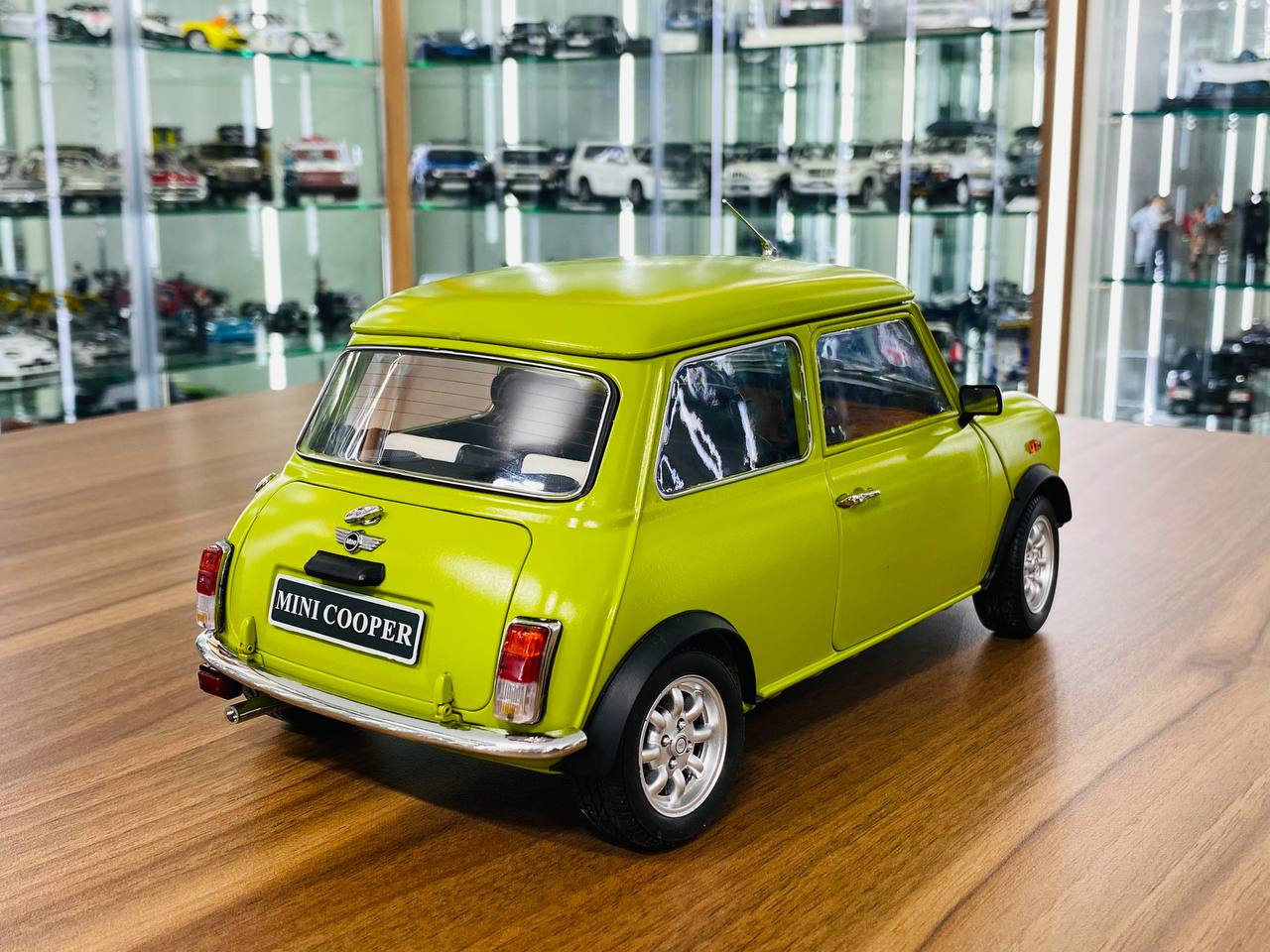 1/12 Diecast Model - Kilo Works Mr. Bean’s MINI Cooper Custom Painted (Full Opening)