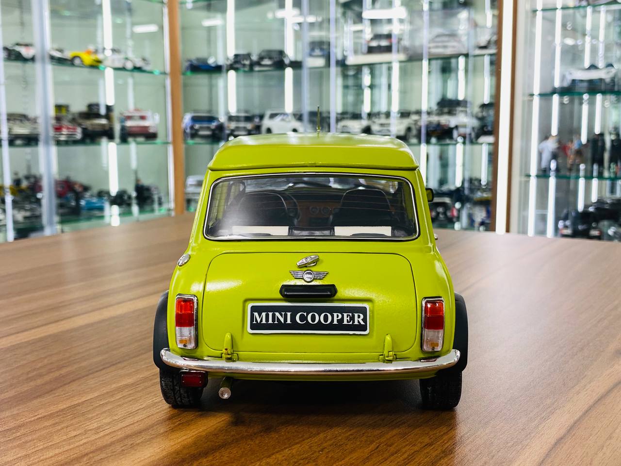 1/12 Diecast Model - Kilo Works Mr. Bean’s MINI Cooper Custom Painted (Full Opening)