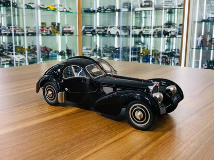 1/18 Diecast - CMC Bugatti Typ 57 SC Atlantic Coupe in Black, Limited Edition