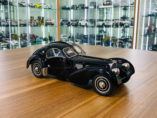 1/18 Diecast - CMC Bugatti Typ 57 SC Atlantic Coupe in Black, Limited Edition