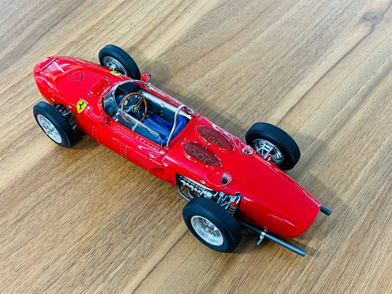 1/18 Diecast - CMC Ferrari Dino 156 F1 1961 "Sharknose" in Red, Limited Edition