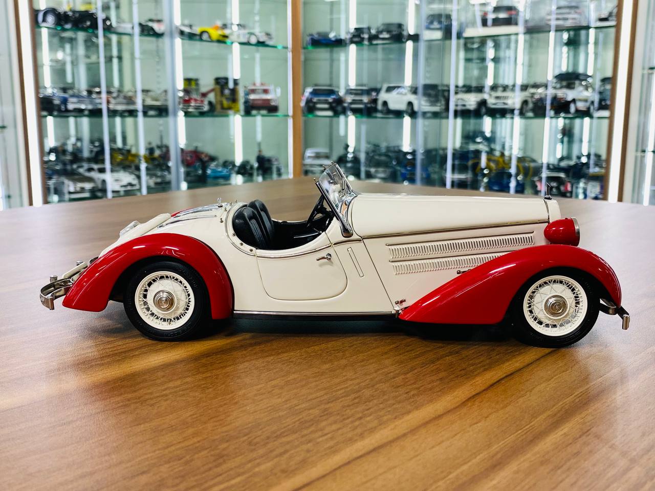 1/18 Diecast - CMC Audi Front 225 Roadster 1935 in Red/White, Limited to 4000 Pieces