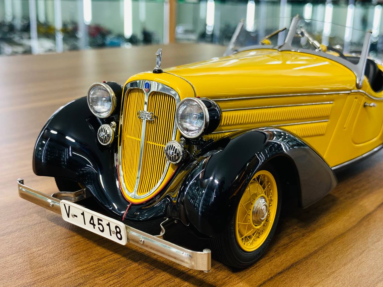 1/18 Diecast - CMC Audi Front 225 Roadster 1935 in Yellow/Black, Limited to 4000 Pieces