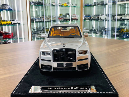 1/18 Resin Model - H&H Rolls Royce Cullinan in Silver/Black Badge, Limited to 30 Pieces