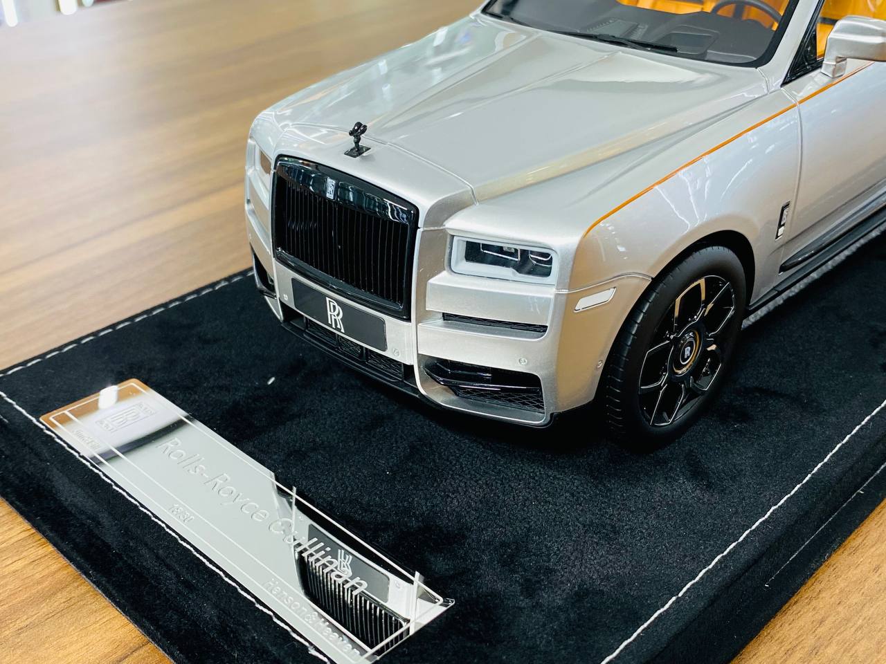 1/18 Resin Model - H&H Rolls Royce Cullinan in Silver/Black Badge, Limited to 30 Pieces