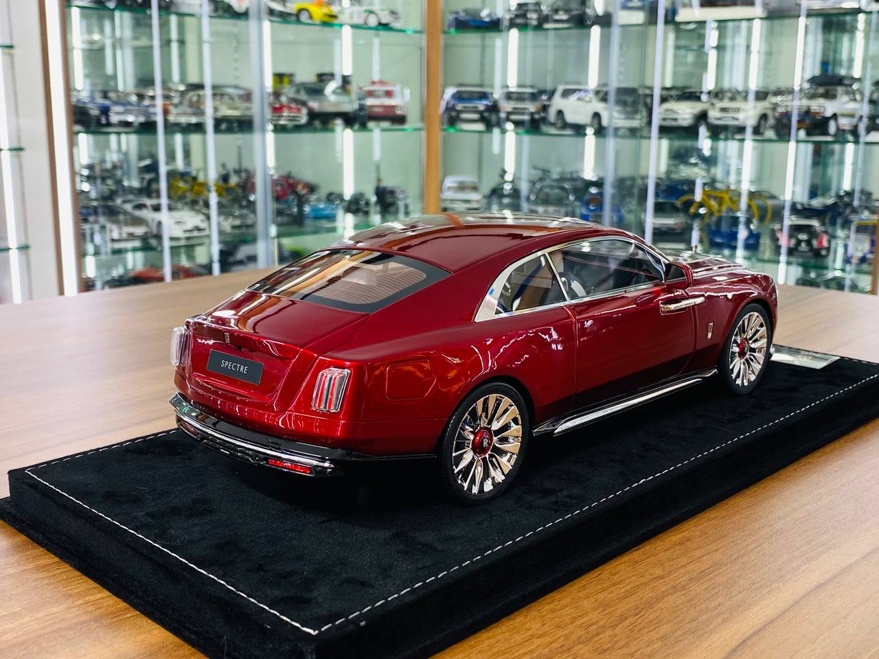 1/18 Resin Model - H&H Rolls Royce Spectre in Lava Red, Limited to 30 Pieces