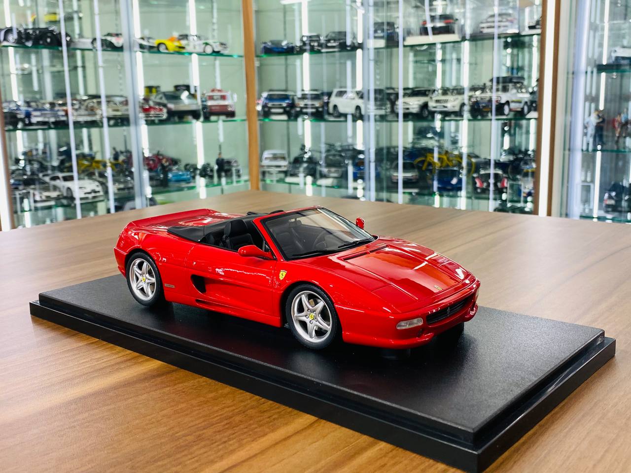 1/18 Resin Model - GT Spirit Ferrari 355 Spider in Red, Limited Edition