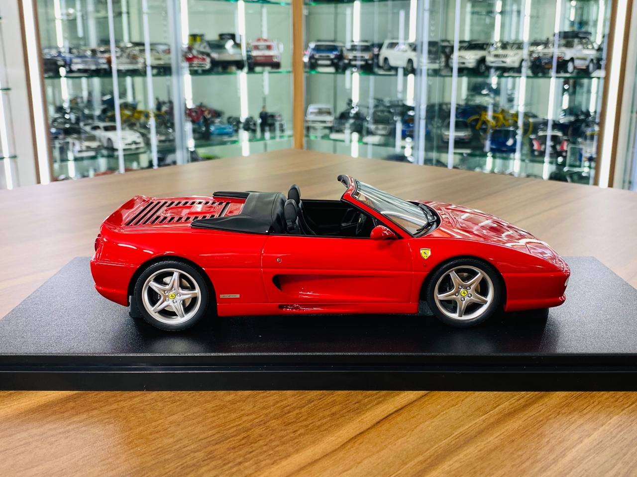 1/18 Resin Model - GT Spirit Ferrari 355 Spider in Red, Limited Edition