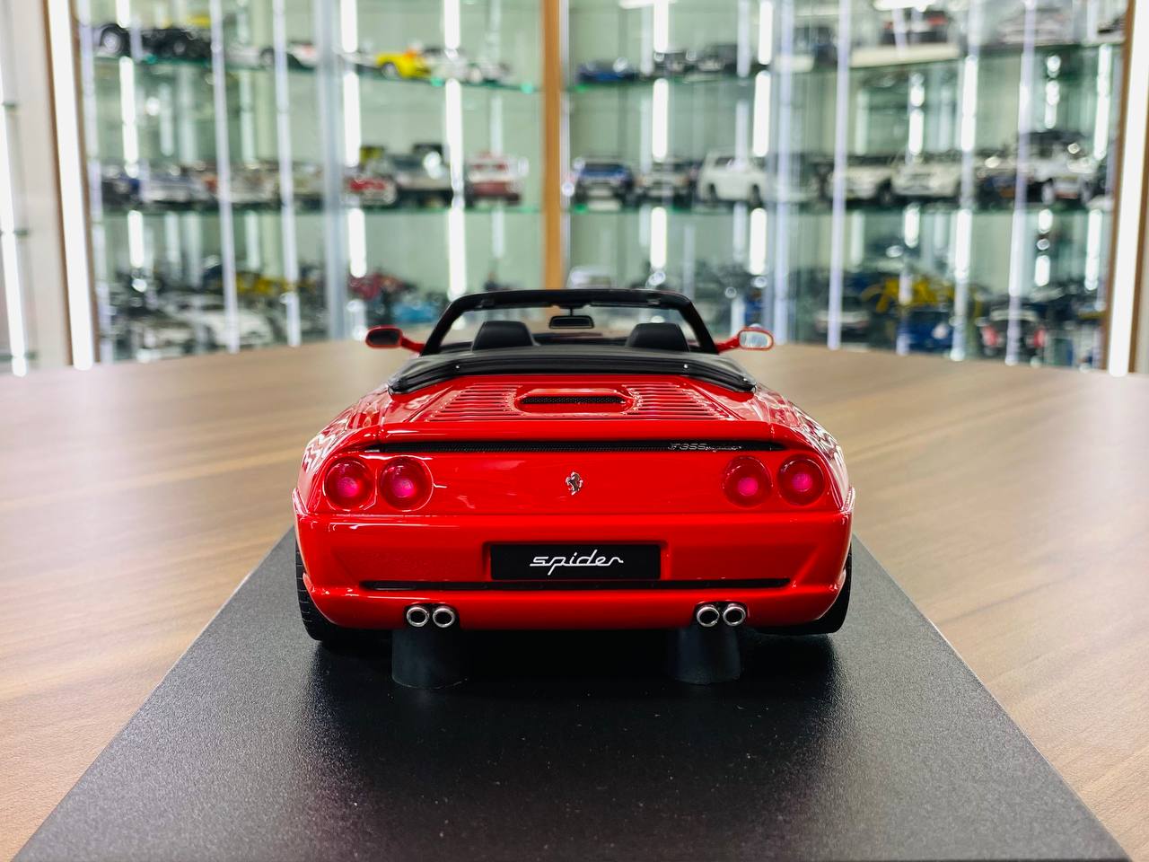 1/18 Resin Model - GT Spirit Ferrari 355 Spider in Red, Limited Edition