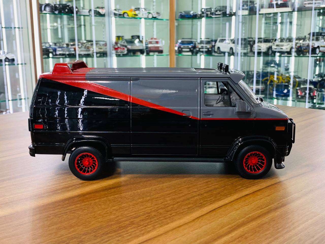 1/18 Diecast Full Opening - HotWheels GMC Vandura Panel Van A-Team in Black/Grey