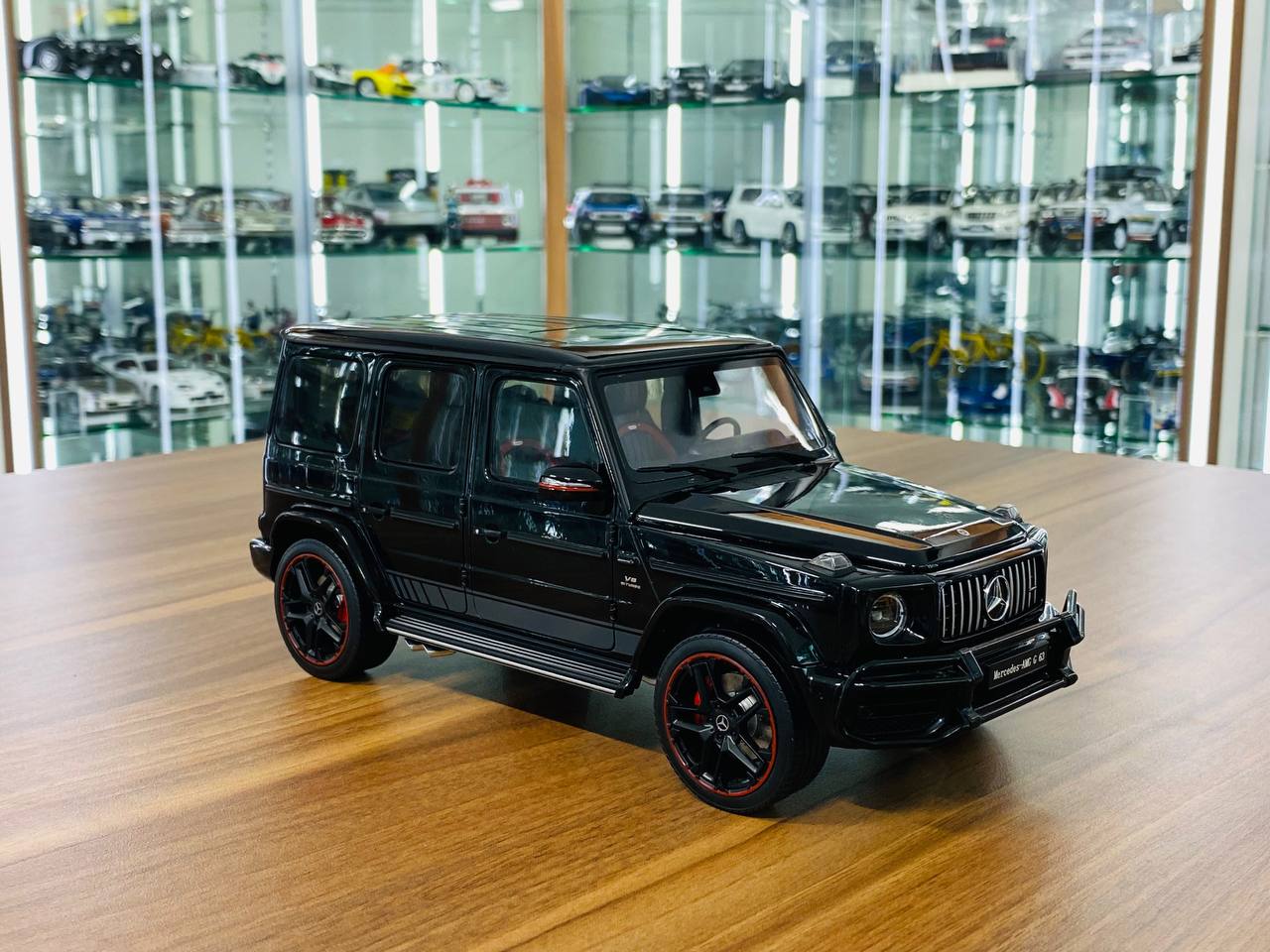 1/18 Diecast  Mercedes Benz AMG G 63 (2019) Obsidian Black by Almost Real