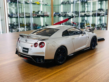 1/18 Diecast MotorHelix Nissan GT-R R35 50th Anniversary in Silver Ultimate Metal, Limited to 599 Pieces