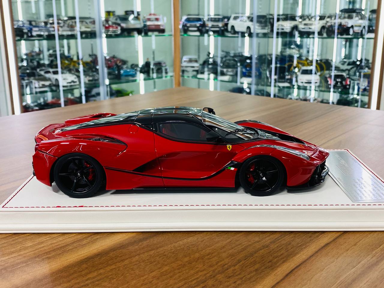 1/18 Resin Davis & Giovanni Ferrari LaFerrari in Rosso Corsa - Limited Edition