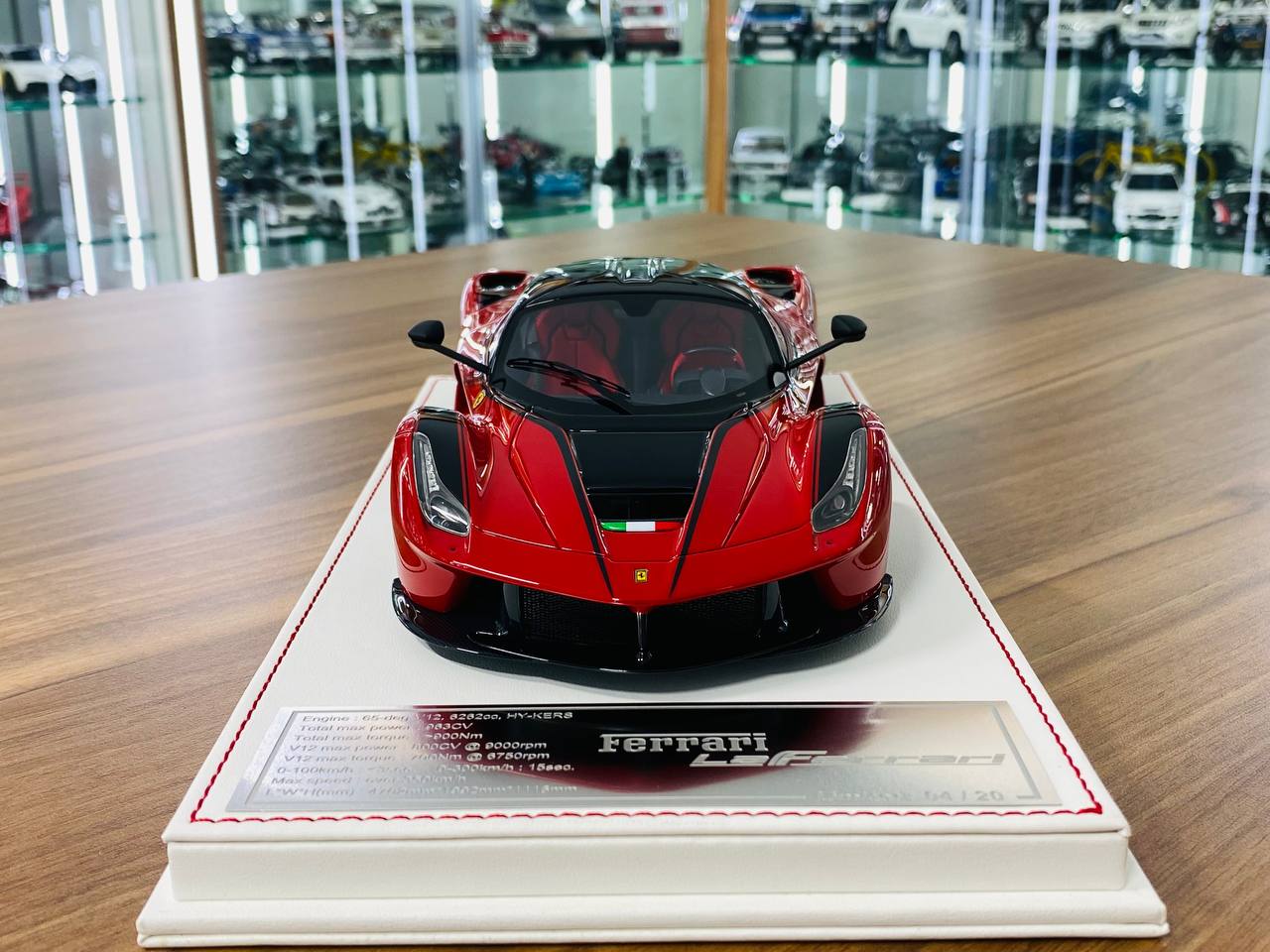 1/18 Resin Davis & Giovanni Ferrari LaFerrari in Rosso Corsa - Limited Edition