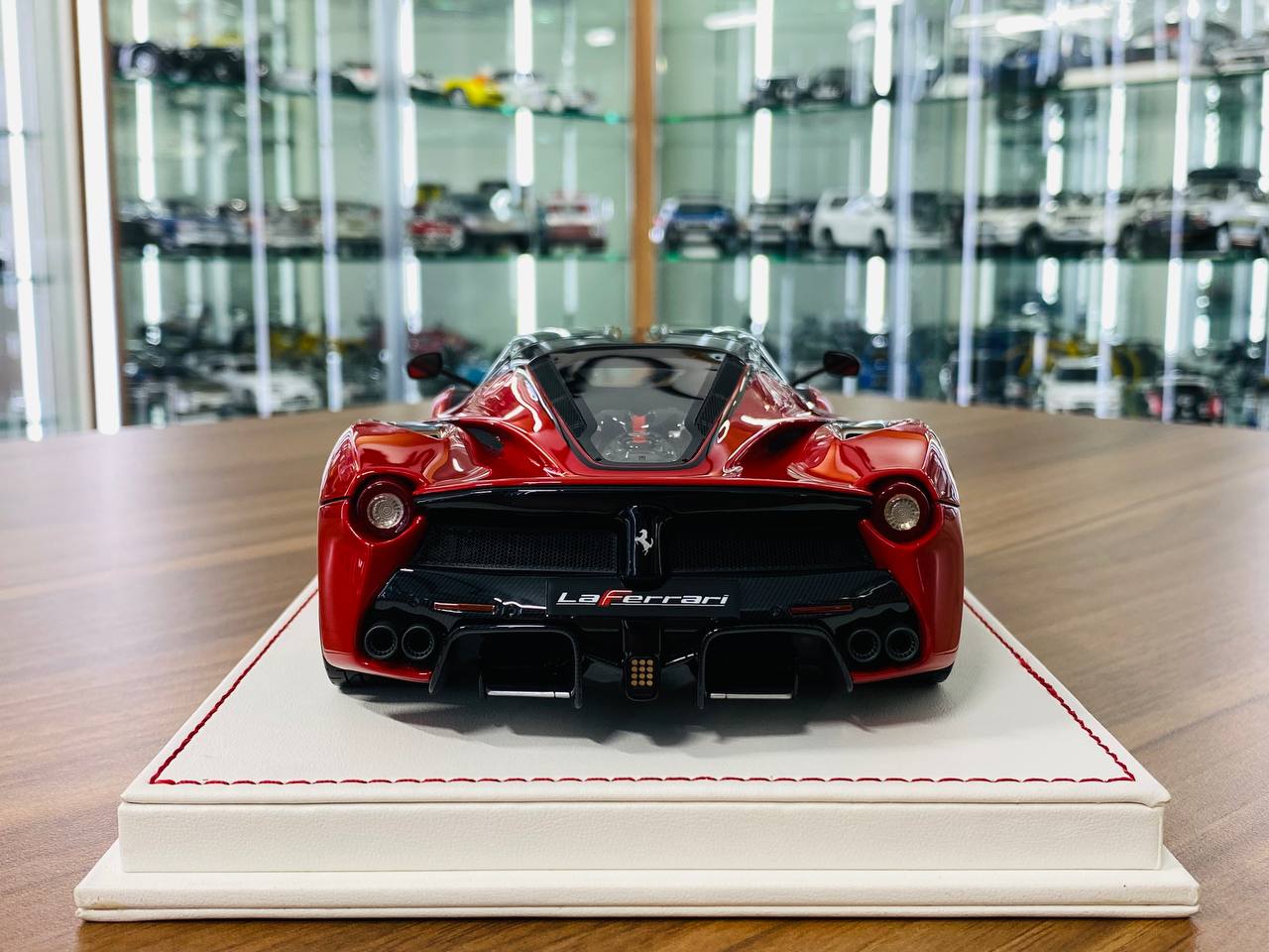 1/18 Resin Davis & Giovanni Ferrari LaFerrari in Rosso Corsa - Limited Edition