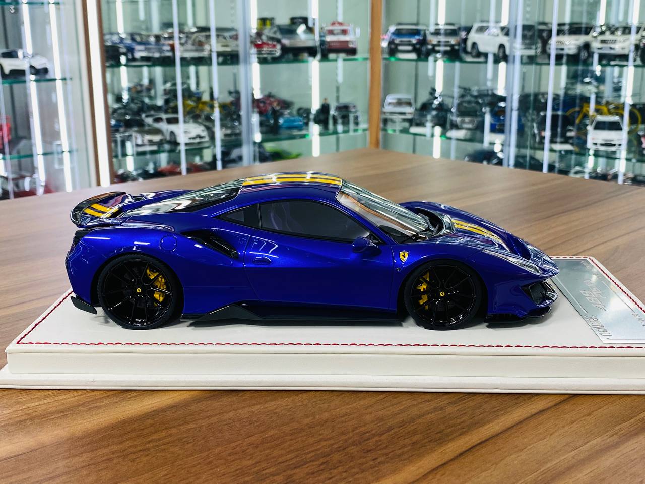 1/18 Resin Davis & Giovanni Ferrari 488 Pista in Metallic Purple - Limited Edition