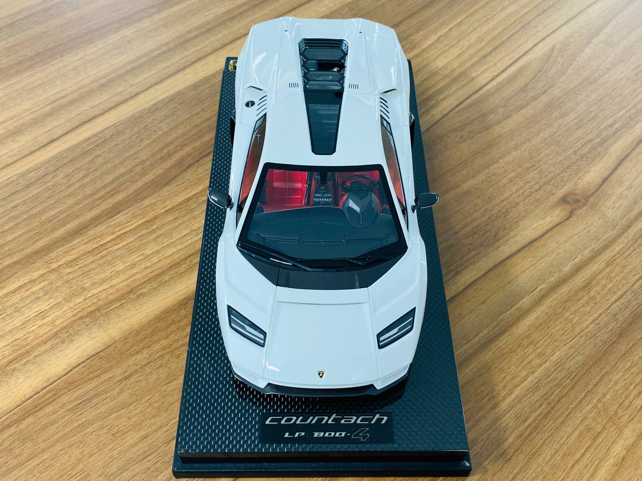 1/18 Resin MR Collection Lamborghini Countach LPi 800-4 in Bianco Siderale - Limited Edition