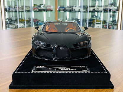 1/18 Resin H&H Bugatti Chiron Super Sport 300+ in Diamond Black - Limited Edition