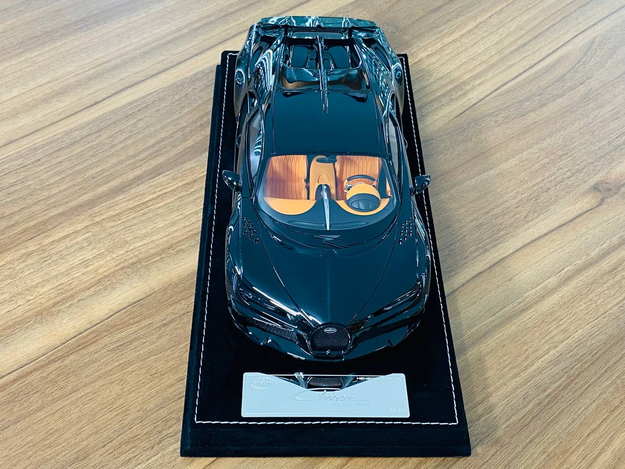 1/18 Resin H&H Bugatti Chiron Super Sport 300+ in Diamond Black - Limited Edition