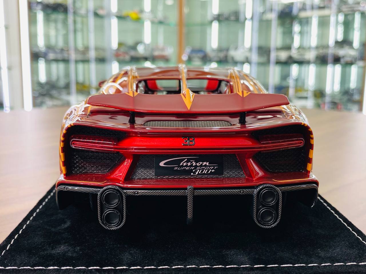 1/18 Resin H&H Bugatti Chiron Super Sport 300+ in Volcanic Red/Orange - Limited Edition