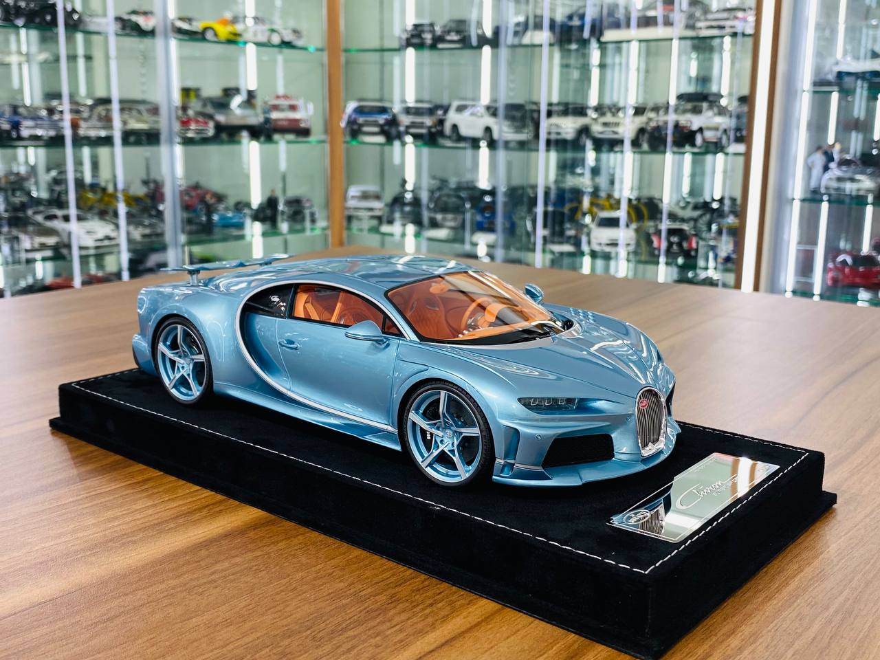 1/18 Resin H&H Bugatti Chiron Super Sport 300+ in Horizon Blue - Limited Edition