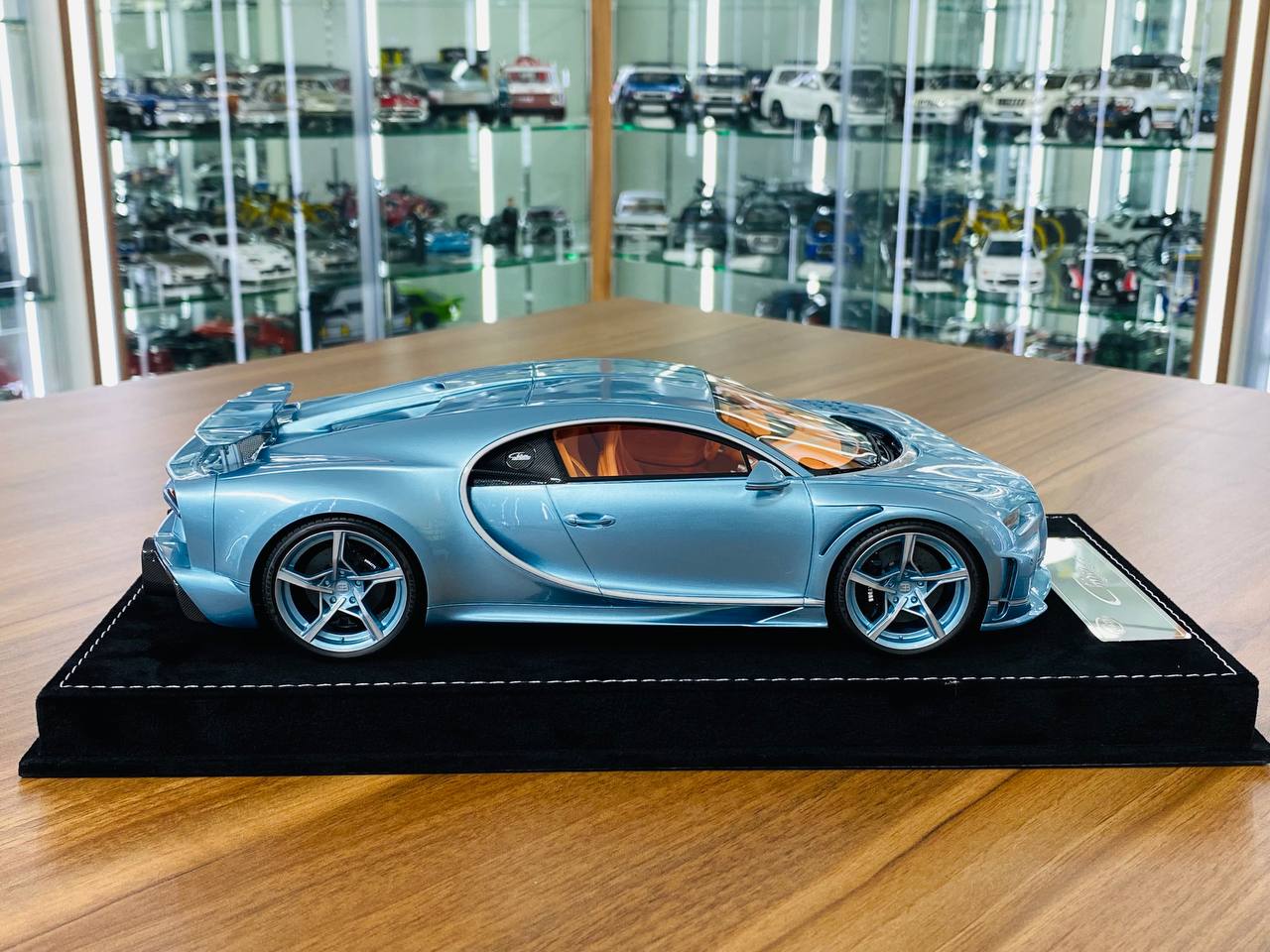 1/18 Resin H&H Bugatti Chiron Super Sport 300+ in Horizon Blue - Limited Edition