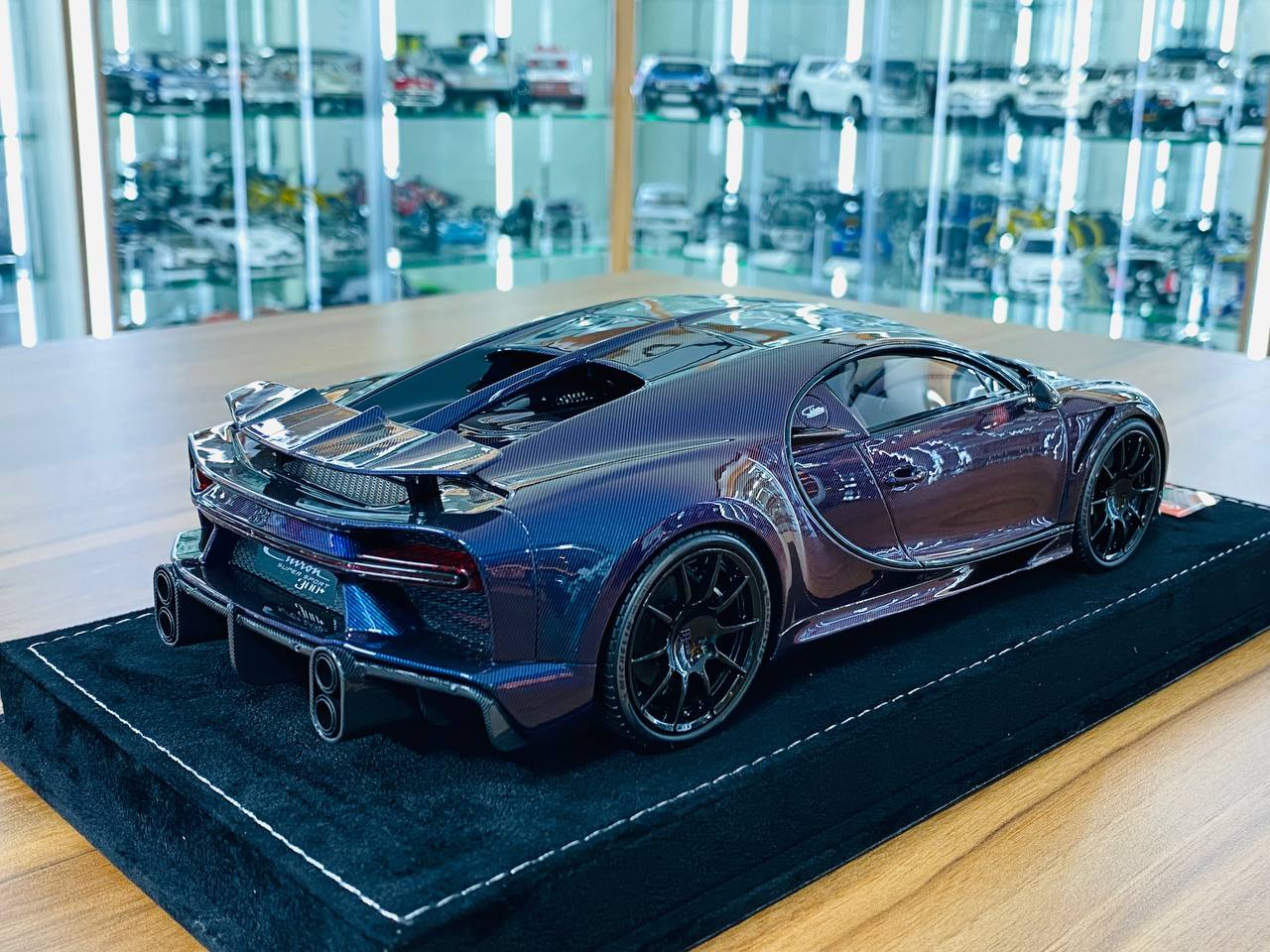 1/18 Resin H&H Bugatti Chiron Super Sport 300+ in Chameleon/Black - Limited Edition