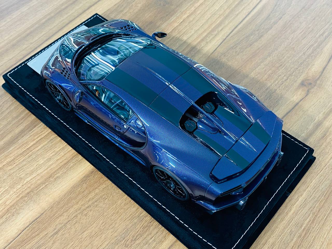 1/18 Resin H&H Bugatti Chiron Super Sport 300+ in Chameleon/Black - Limited Edition