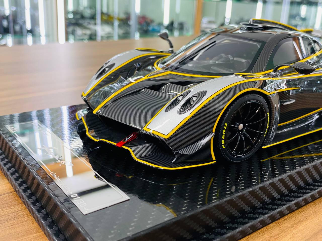 1/18 VIP Model Pagani Huayra R  [ Resin yellow Stripe | Limited Edition ]