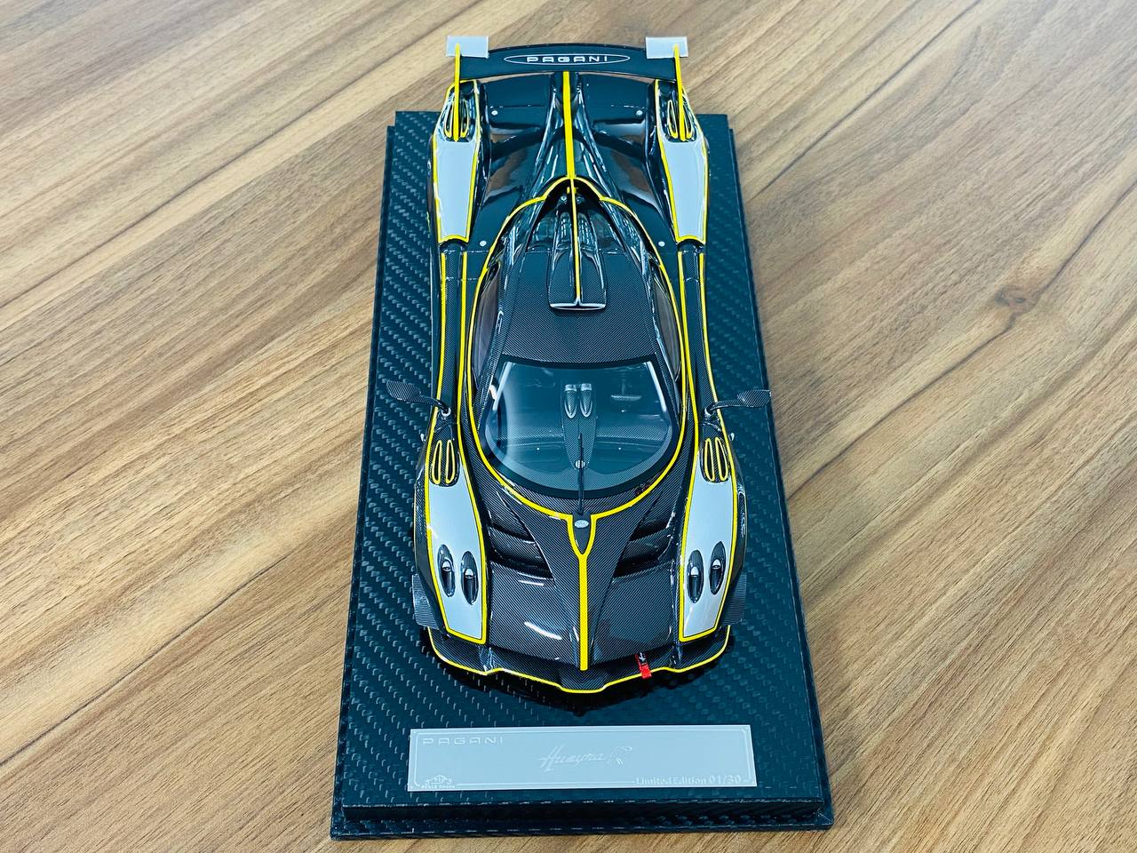 1/18 VIP Model Pagani Huayra R  [ Resin yellow Stripe | Limited Edition ]