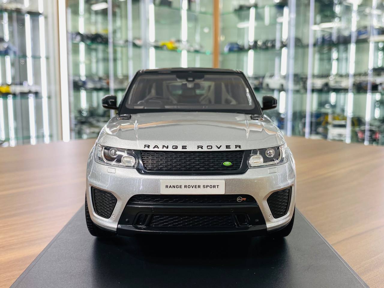 1/18 Resin Model - Kyosho Land Rover Range Rover Sport SVR in Indus Silver