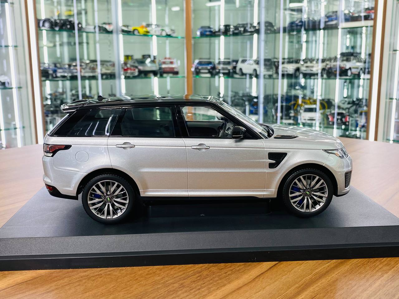 1/18 Resin Model - Kyosho Land Rover Range Rover Sport SVR in Indus Silver