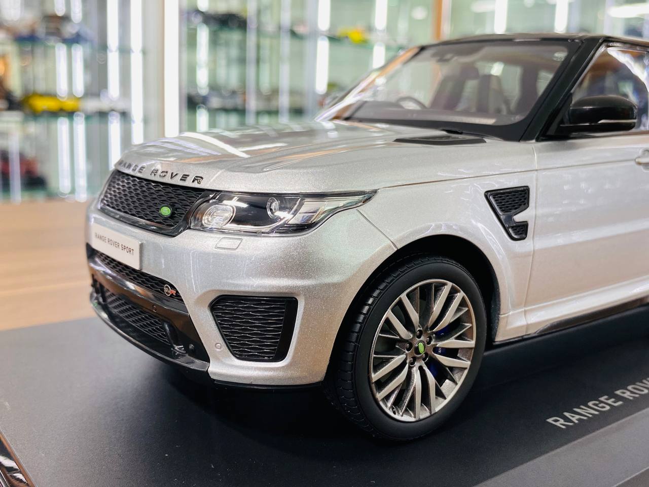 1/18 Resin Model - Kyosho Land Rover Range Rover Sport SVR in Indus Silver