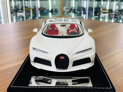 1/18 Resin Model - H&H Bugatti Chiron Super Sport 300+ in Hermes White