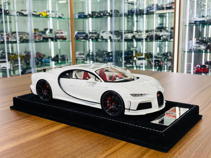 1/18 Resin Model - H&H Bugatti Chiron Super Sport 300+ in Hermes White