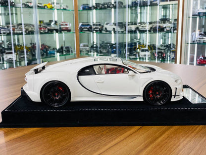 1/18 Resin Model - H&H Bugatti Chiron Super Sport 300+ in Hermes White