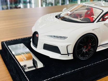 1/18 Resin Model - H&H Bugatti Chiron Super Sport 300+ in Hermes White