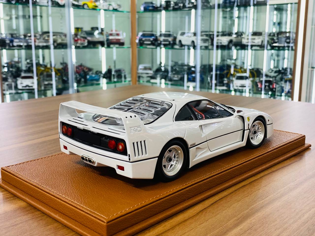 1/18 Diecast Model - BBR (Kyosho) Ferrari F40 in Metallic White, Limited Edition of 78